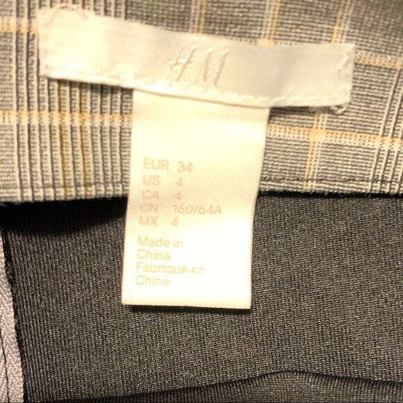 3 for $30! H&M patterned mini skirt with ruffle detail. - Picture 3 of 7